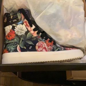 Floral print sneakers